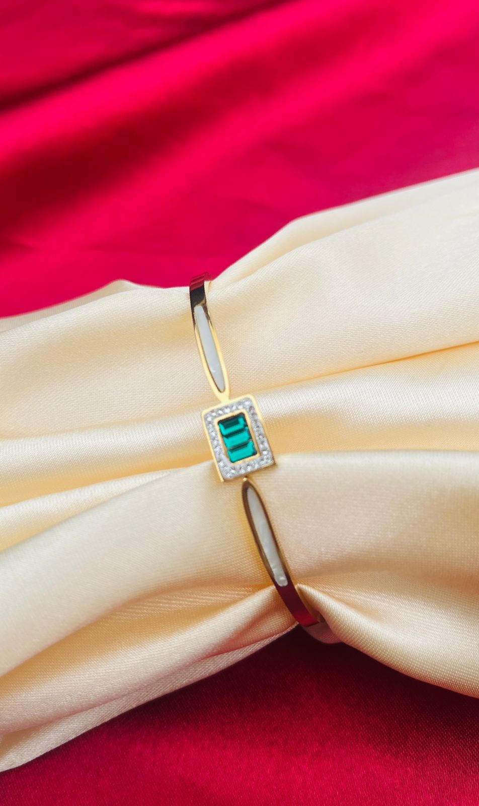 Emerald Kada