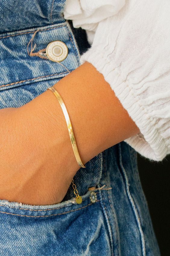 Sleek Gold Bracelet