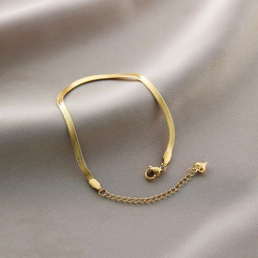 Sleek Gold Bracelet