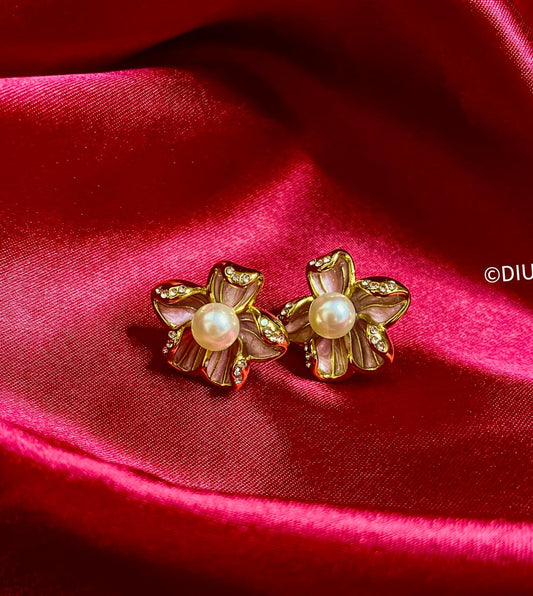 Pearl Bloom Earing